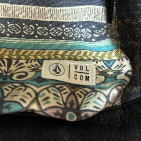 Volcom Patterned Backpack 🎒 - Picture 3 of 4